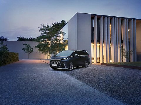 Lexus LM 350h