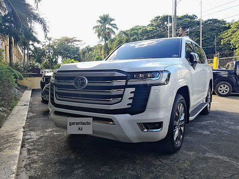 Toyota Land Cruiser 300 2025